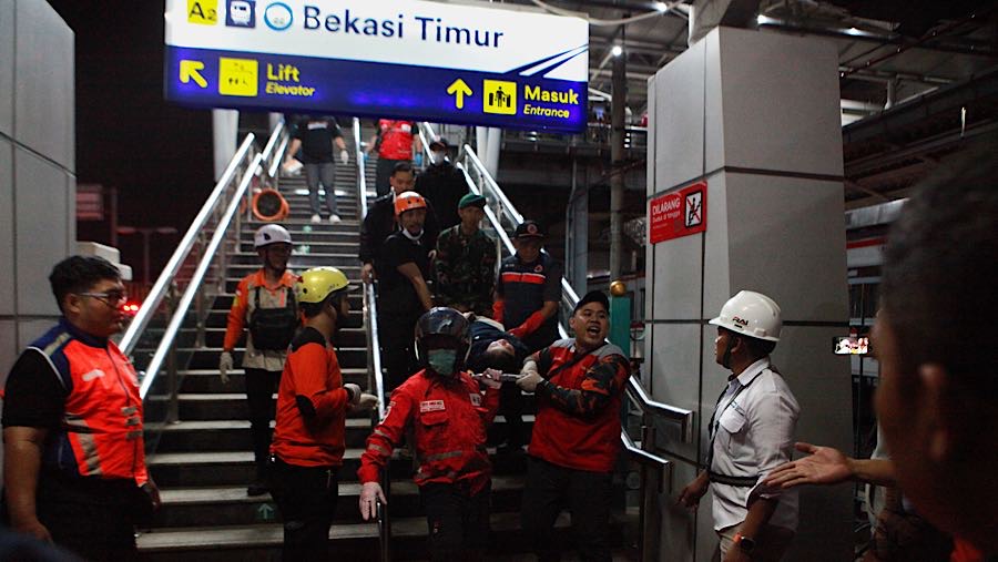 Akibat insiden tersebut lima orang meninggal dunia dan puluhan penumpang lainnya mengalami luka. (Bloomberg Technoz/Andrean Kristianto)