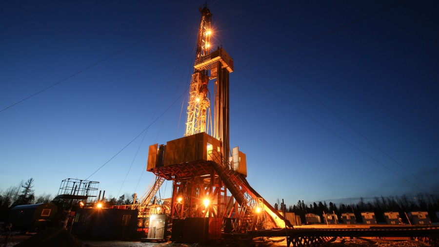 Anjungan pengeboran minyak, dioperasikan oleh Rosneft PJSC di Ladang minyak Samotlor dekat Nizhnevartovsk, Rusia./Bloomberg-Andrey Rudakov