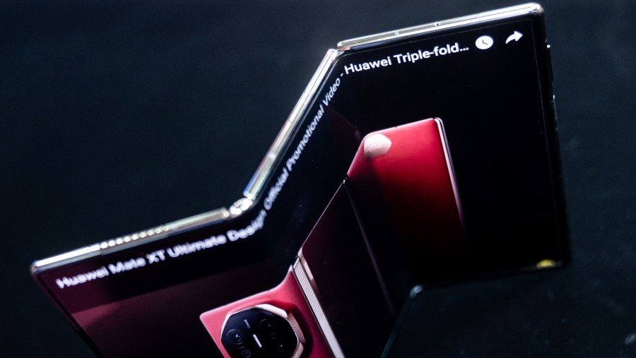 Mate XT, Smarphone Lipat Tiga (Trifold) dari Huawei. (Bloomberg)