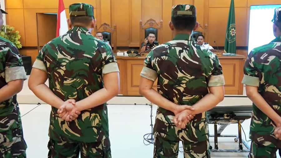 Pengadilan Militer mulai sidang 4 anggota BAIS TNI yang siram air keras ke Andrie Yunus. (Tangkapan layar YouTube KOMPASTV)