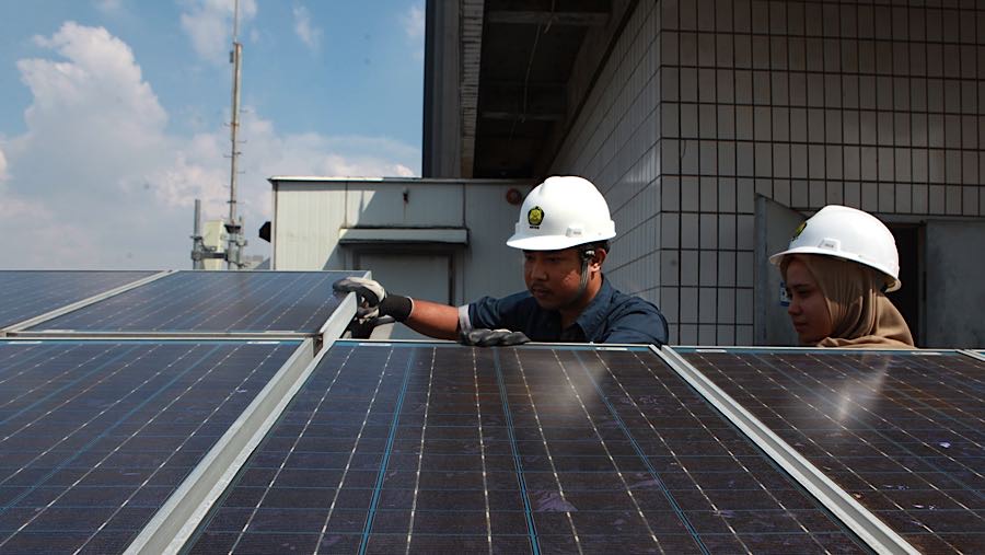 Prabowo meminta agar implementasi program itu dipercepat, terutama dalam menggantikan pembangkit listrik berbasis diesel. (Bloomberg Technoz/Andrean)