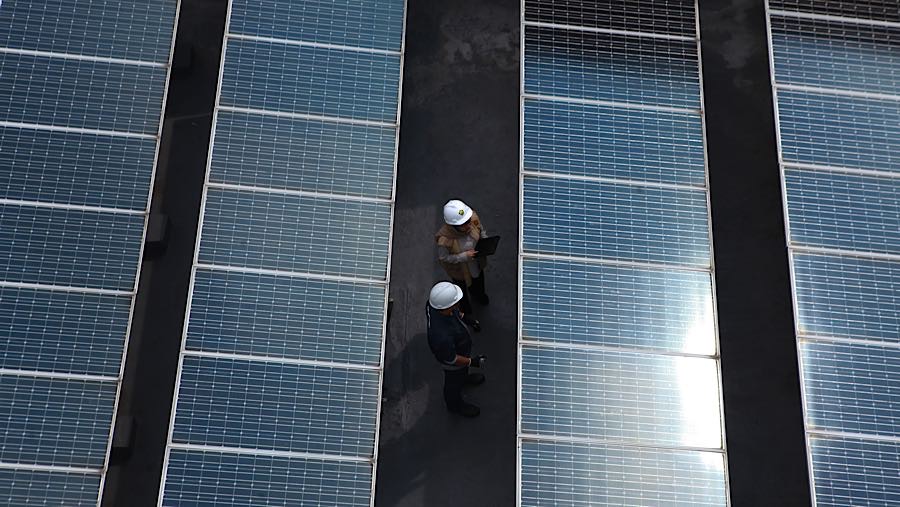 Presiden Prabowo Subianto meminta realisasi program pembangkit listrik tenaga surya (PLTS) berkapasitas 100 gigawatt dipercepat. (Bloomberg Technoz)