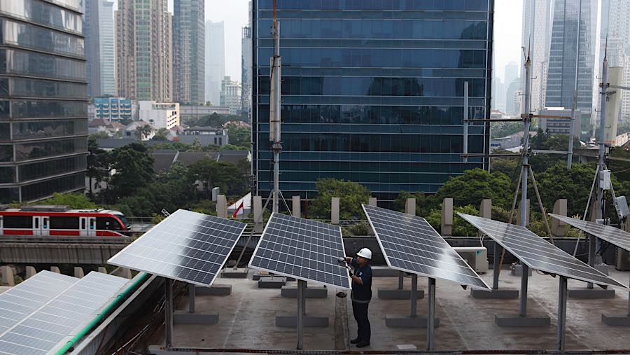 PLTS atap menjadi salah satu solusi strategis karena dapat diterapkan secara cepat, modular, dan terdistribusi untuk berbagai segmen. 