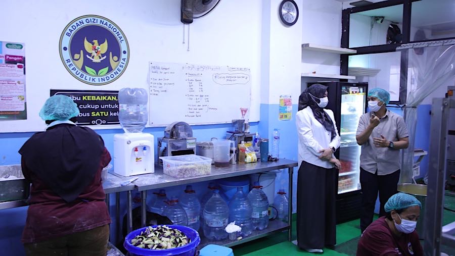 Kepala BPOM Taruna Ikrar sidak SPPG Program Makan Bergizi Gratis (MBG). (Sumber Dok BPOM RI)