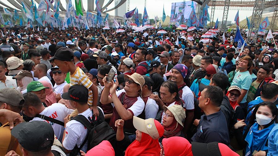 Peringatan Hari Buruh Internasional atau May Day 2026 di Monas dihadiri ribuan buruh. (Bloomberg Technoz/Andrean Kristianto)