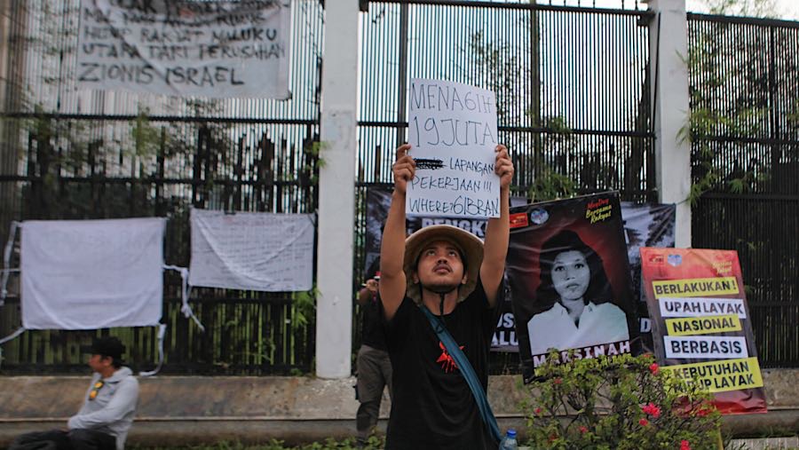 Berbagai aliansi buruh, tani, masyarakat dan mahasiswa berkumpul untuk memperingati Hari Buruh Internasional (May Day 2026). (Bloomberg Technoz/Andre)