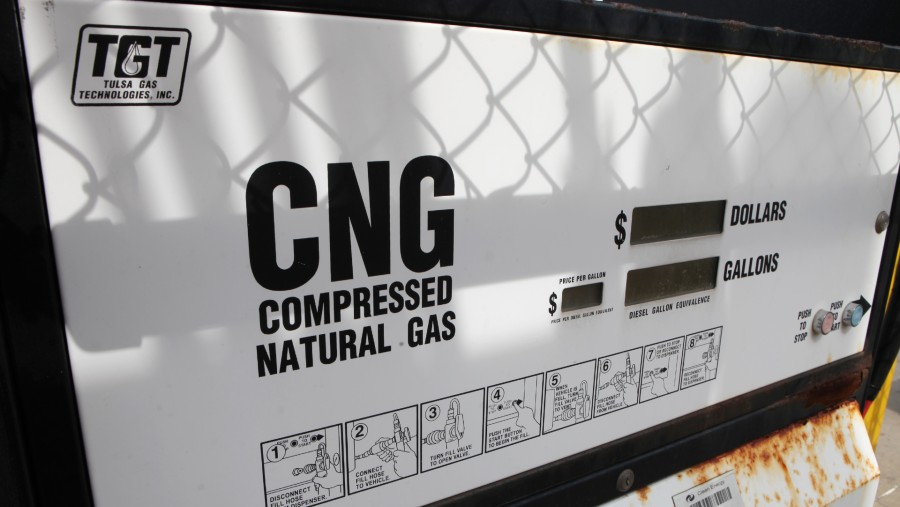 Sebuah pompa gas alam terkompresi (CNG) berada di fasilitas Montgomery County Fleet Management Services di Rockville, Maryland, AS./Bloomberg