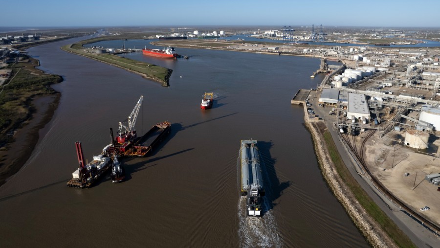 Tanker minyak mentah meninggalkan Pantai Teluk AS. (Fotografer: Mark Felix/Bloomberg)