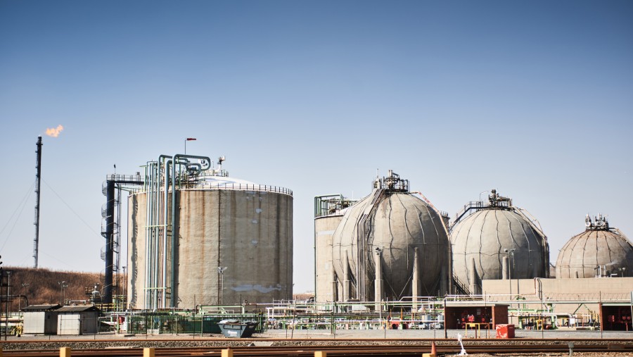 Tangki penyimpanan di kompleks tangki Secunda Energy di pabrik utama Sasol yang menggunakan gasifikasi batu bara menjadi bahan bakar./Bloomberg
