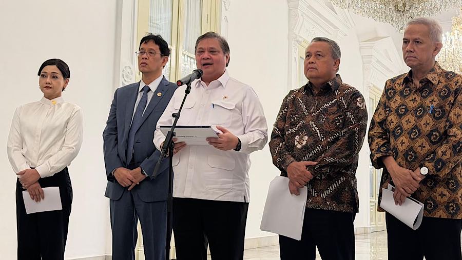 Menko Perekonomian, Airlangga Hartarto saat konfresinsi pers di Istana Negara, Selasa (5/5/2026). (Bloomberg Technoz/Dovana Hasiana)