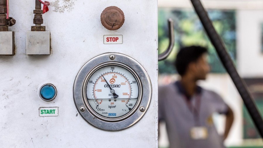 Pengukur tekanan gas alam terkompresi (CNG)./Bloomberg-Prashanth Vishwanathan