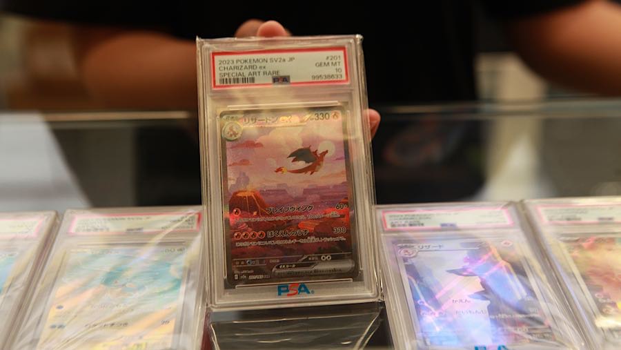Seri Pokemon menjadi salah satu trading card yang paling banyak diburu kolektor saat ini. (Bloomberg Technoz/Andrean Kristianto)