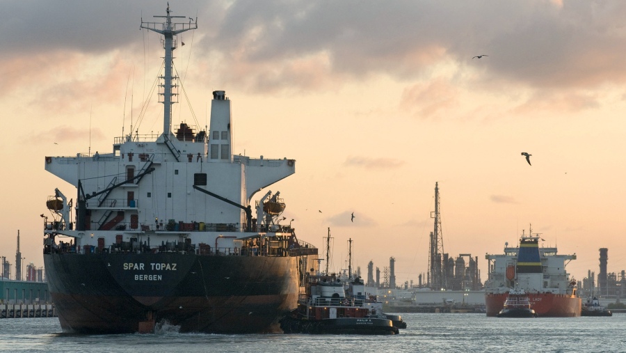 Kapal tanker pengangkut nafta milik Spar Topaz bersandar di Pelabuhan Corpus Christi, Texas. Foto: Eddie Seal/Bloomberg via Getty Images