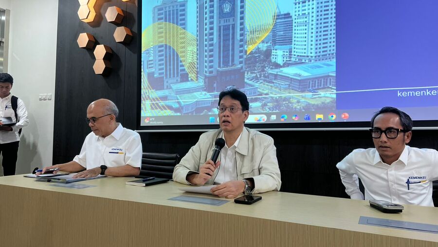 Menteri Keuangan Purbaya Yudhi Sadewa dalam Konferesni Pers di Kompleks Kementerian Keuangan, Senin (11/4/2026). (Bloomberg Technoz/Mis Fransiska)