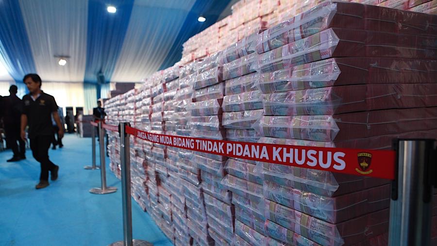 Tak hanya itu, Satgas PKH juga melakukan penyerahan lahan kawasan hutan. (Bloomberg Technoz/Andrean Kristianto)