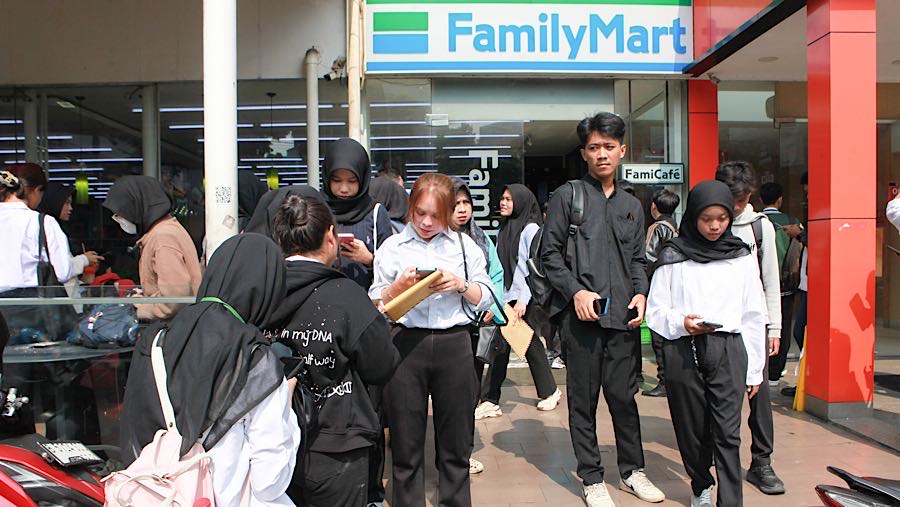 Namun, harapan sebagian pelamar pupus setelah pihak penyelenggara mengumumkan kuota pendaftaran telah habis pukul 09.30 WIB. (Bloomberg Technoz/Andre)