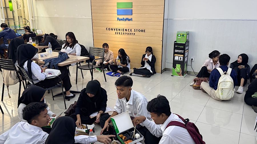 Sebelumnya Badan Pusat Statistik (BPS) merilis angka pengangguran di Indonesia per Februari 2026 mencapai 7,24 juta orang. (Bloomberg Technoz/Andrean)