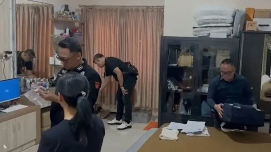 Penggeledahan oleh Kejati Sultra atas kasus ore nikel di kantor Huadi Nickel Alloy Indonesia. dok: Kejaksaan