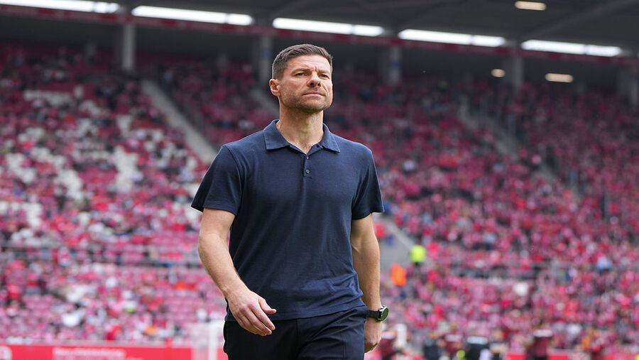 Chelsea F.C. menunjuk Xabi Alonso sebagai manajer baru klub dengan kontrak empat tahun. 