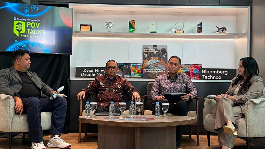 POV Talks Wakil Menteri Keuangan Juda Agung dan Chief Economist Bank Permata, Josua Pardede. Senin (18/5/2026). (Bloomberg Technoz/Andrean Kristianto)