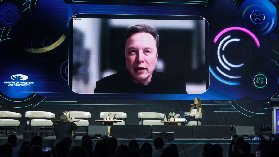 Elon Musk hadir secara virtual di Samson International Smart Mobility Summit, Tel Aviv, Israel. dok: Kobi Wolf/Bloomberg