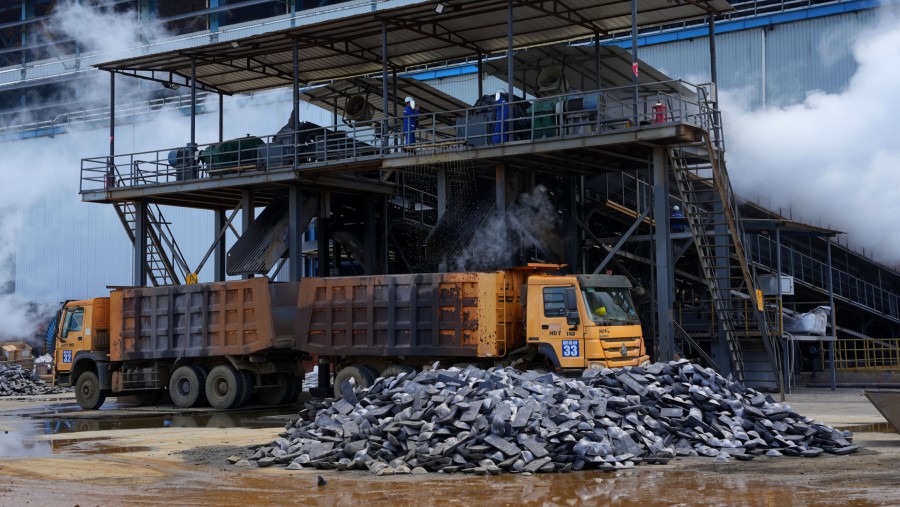 Blok feronikel yang diproduksi di fasilitas pengolahan nikel yang dioperasikan oleh Harita Nickel di Pulau Obi./Bloomberg-Dimas Ardian