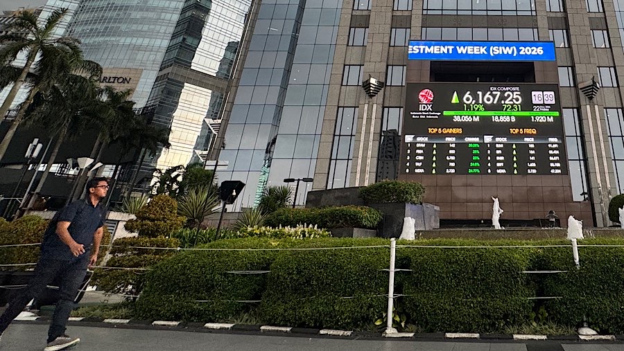 Data Bursa Efek Indonesia (BEI) menunjukkan nilai perdagangan menyentuh Rp21,56 triliun dari sejumlah 40,28 miliar saham yang ditransaksikan.