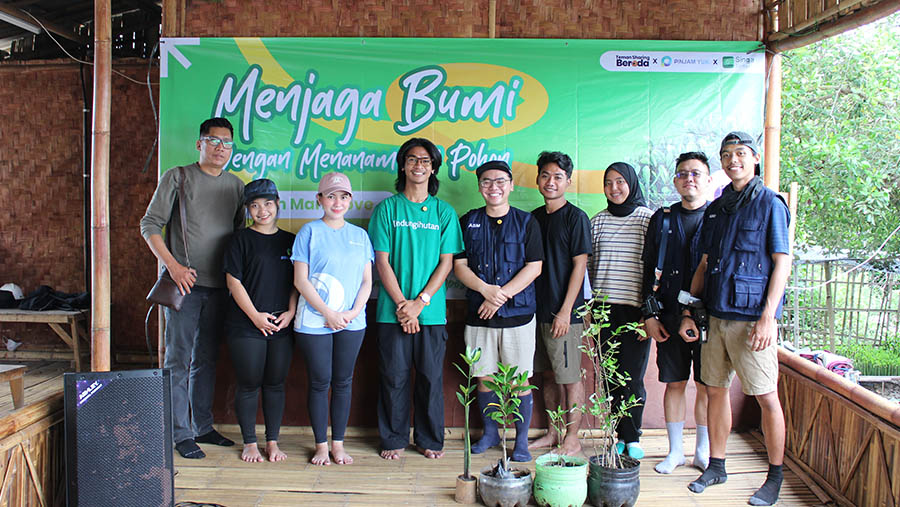 Menjada Bumi dengan Menanam Pohon Mangrove bersama Pinjam Yuk (Bloomberg Technoz)