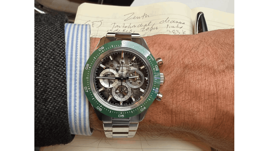 Jam tangan Zenith Chronomaster Sport Skeleton dengan bezel hijau. Fotografer: Chris Rovzar/Bloomberg
