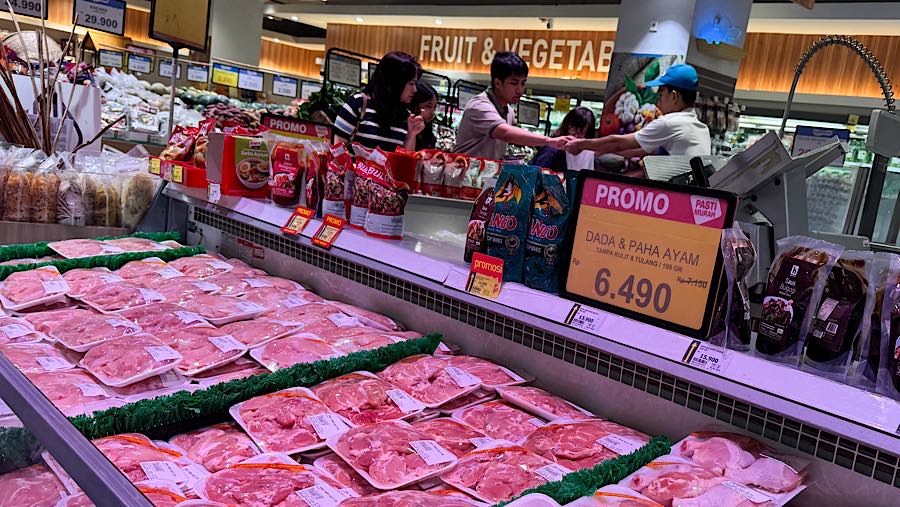 Meski inflasi diperkirakan bakal meninggi secara tahunan, tetapi tidak dengan inflasi bulanan. (Bloomberg Technoz/Andrean Kristianto)
