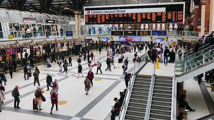 Dampak pemogokan terasa di sejumlah jalur utama jaringan kereta bawah tanah London. (Jose Sarmento Matos/Bloomberg)