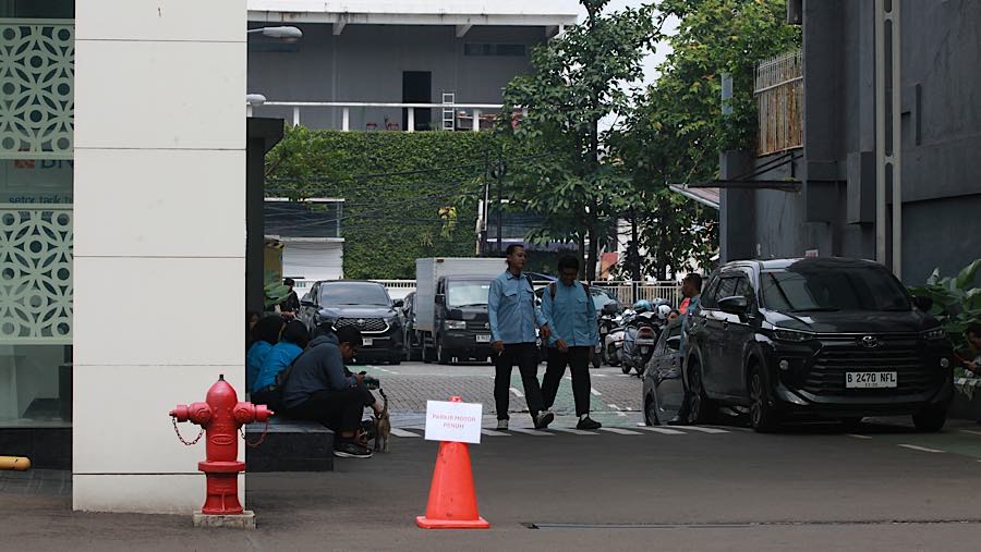 Penggeledahan ini dilakukan usai Presiden Prabowo Subianto mencopot tiga pimpinan BGN, termasuk Kepala BGN Dadan Hindayana.