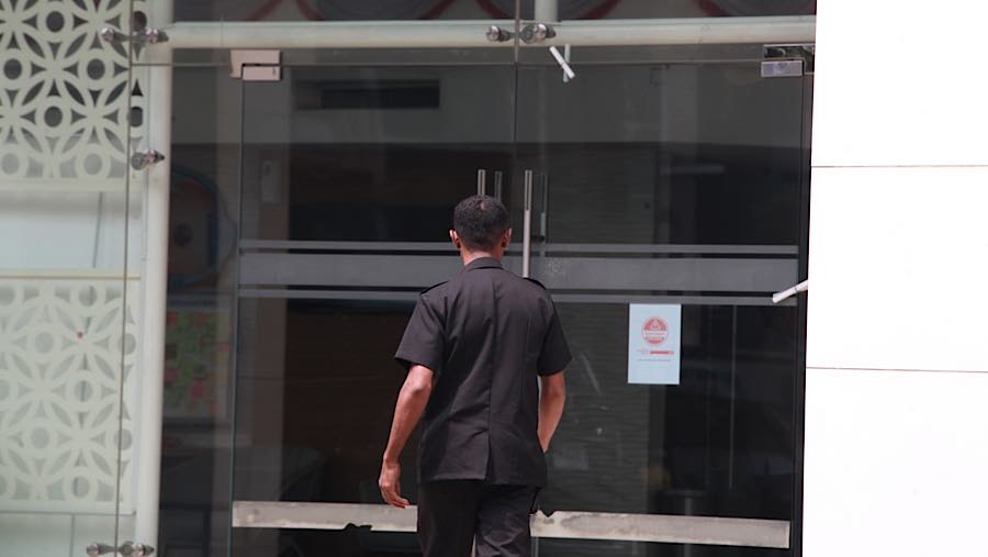 Namun, belum ada penjelasan lebih detail soal alasan penggeledahan Kantor BGN. (Bloomberg Technoz/Andrean Kristianto)