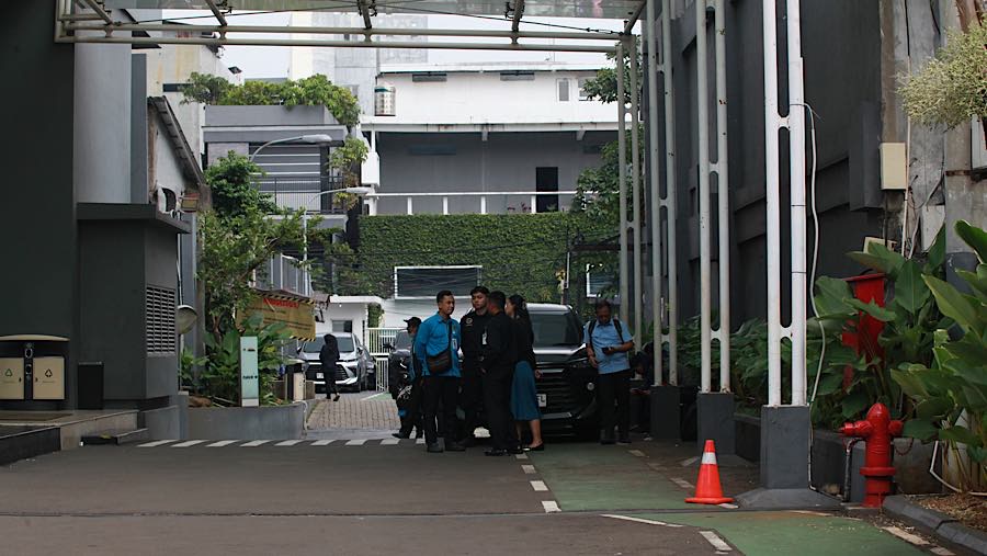 Pegawai beraktivitas saat penggeledahan di Kantor Badan Gizi Nasional (BGN), Jakarta, Rabu (3/6/2026). (Bloomberg Technoz/Andrean Kristianto) 