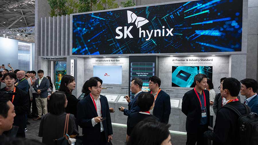 Booth SK Hynix, perusahaan produsen memori chip asal Korea Selatan di Computex 2026 (Lam Yik Fei/Bloomberg)
