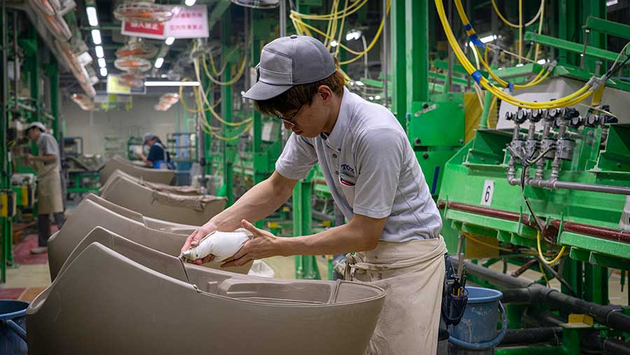 Produsen Toilet Toto Meningkatkan Produksi Keramiknya untuk Produsen Chip AI (Bloomberg)