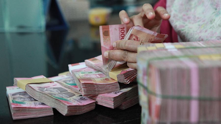Rupiah menutup perdagangan hari ini, Kamis (4/6/2026), dengan pelemahan 0,46% Rp18.033/US$. (Bloomberg Technoz/Andrean Kristianto)