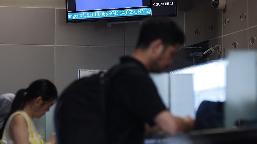Aksi jual di pasar domestik terjadi karena investor semakin waspada terhadap prospek ekonomi dan posisi fiskal. (Bloomberg Technoz/Andrean Kristianto)