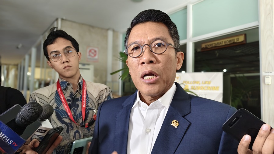 Ketua Komisi XI DPR RI, Mukhamad Misbakhun ditemui wartawan di gedung parlemen, Kamus (4/6/2026) (Bloomberg Technoz/ Mis Fransiska)