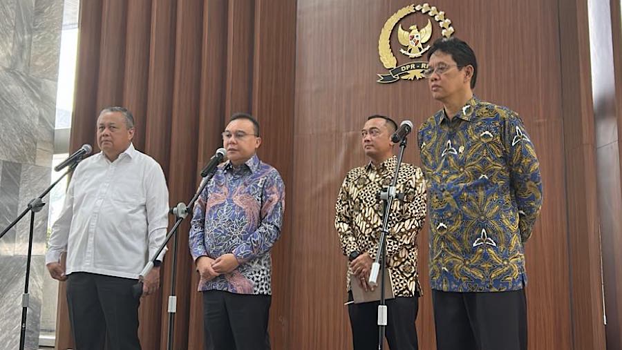 kir-ka: Gubernur BI Perry Warjiyo, Wakil Ketua DPR Sufmi Dasco, Mensesneg Prasetyo Hadi & Menkeu Purbaya Yudhi, Sabtu (6/6). (Bloomberg Technoz/Azura)