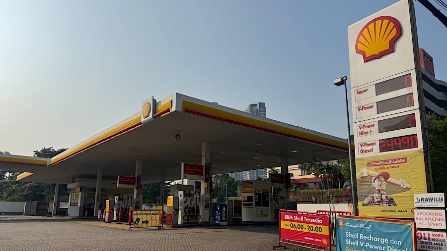 Sedangkan SPBU Shell hanya tersedia jenis BBM V-Power Diesel. (Bloomberg Technoz/Andrean Kristianto)