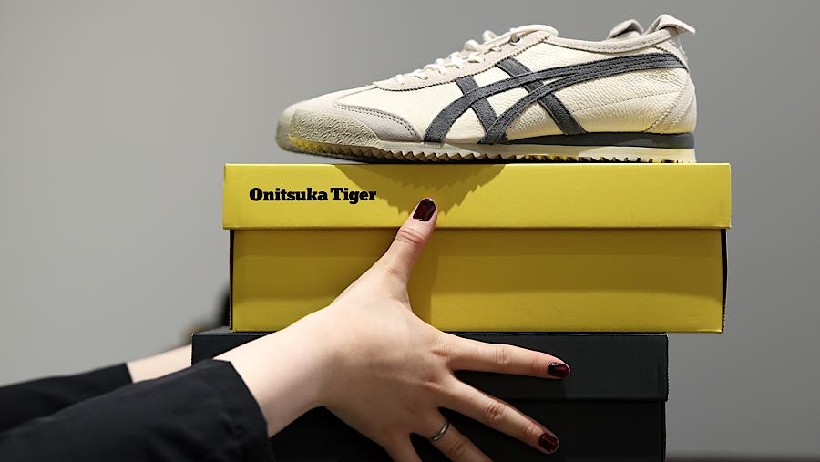 Onitsuka Tiger merupakan merek sepatu asal Jepang yang telah berusia 77 tahun dan kembali meraih popularitas. (Kiyoshi Ota/Bloomberg)