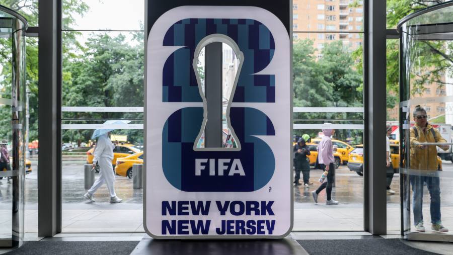 Persiapan pertandingan Piala Dunia FIFA. dok: Bloomberg