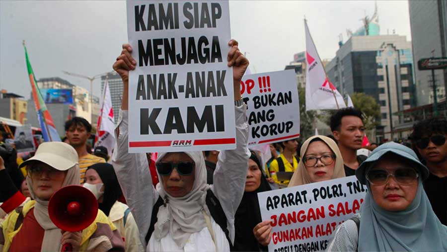 Demo Mahasiswa dan masyarakat sipil di Dukuh Atas (12/06/2026). (Bloomberg Technoz/Andrean Kristianto)