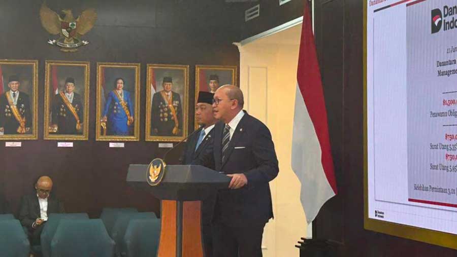Menteri Investasi dan Hilirisasi Indonesia Rosan Roeslani di kantor Presiden (15/06/2026). (Bloomberg Technoz/Azura Yumna)
