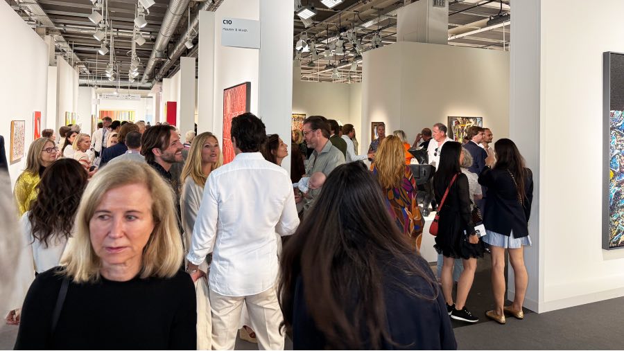 Suasana di Art Basel. (Sumber: Bloomberg)