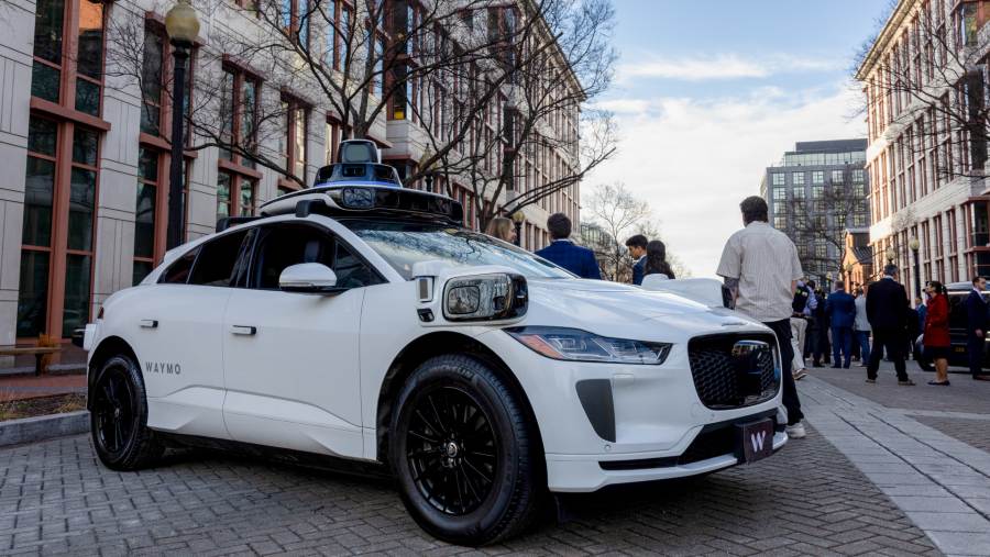 Mobil otonom atau robotaxi dari Waymo, bagian dari Alphabet Inc., perusahaan induk Google. (Alex Kent/Bloomberg)
