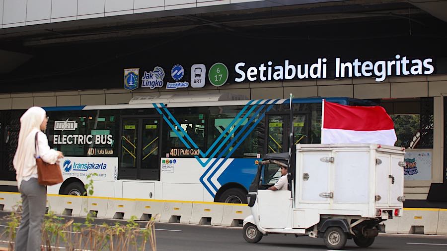 Peresmian ini juga menandai diaktifkannya kegiatan Hari Bebas Kendaraan Bermotor (HBKB) atau Car Free Day (CFD) setiap akhir pekan di lokasi ini.