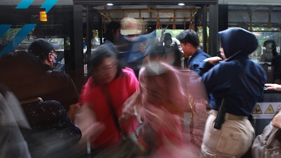 Pemerintah juga mengajak warga untuk memanfaatkan berbagai fasilitas tersebut bersama keluarga dan kerabat selama akhir pekan perayaan berlangsung.
