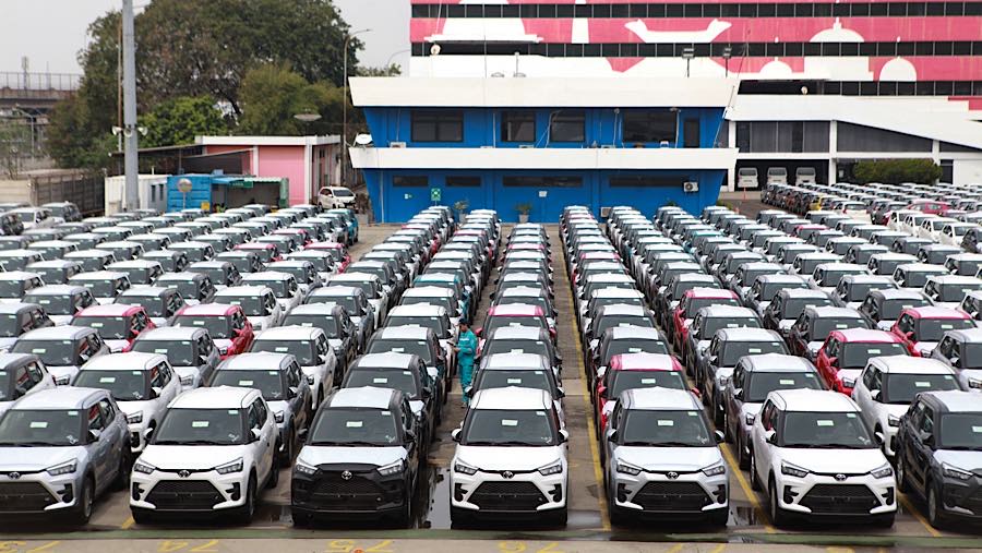 Sepanjang periode Mei 2025 hingga Mei 2026, kinerja ekspor mobil CBU Indonesia bergerak fluktuatif. (Bloomberg Technoz/Andrean Kristianto)
